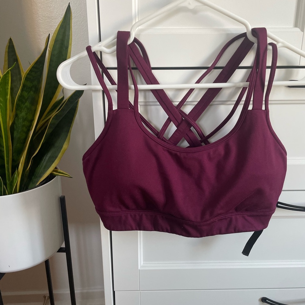 Elegant Strappy Sports Bra -